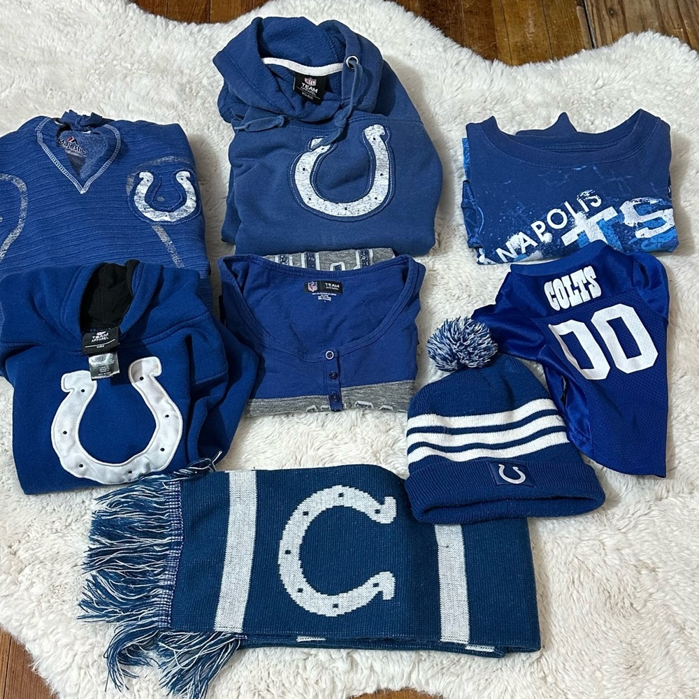 Colts Bundle of 8 items. Hoodies (3), LS (2), Scarf, Beenie, Pet Shirt EUC